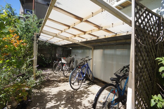 物件外観写真3　(駐輪場)