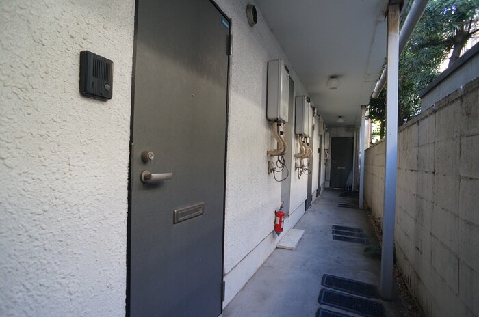 物件外観写真6　(エントランス部分)