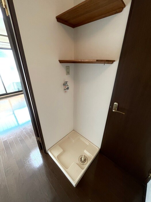 物件内観写真15　(洗濯機置場)