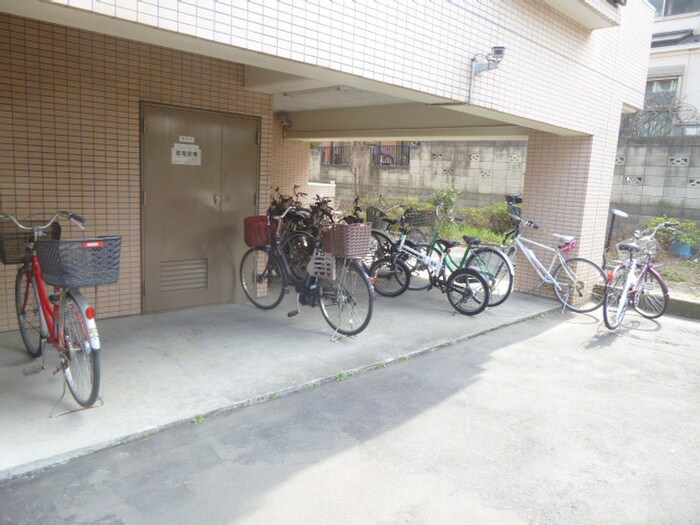 物件外観写真3　(駐輪場)