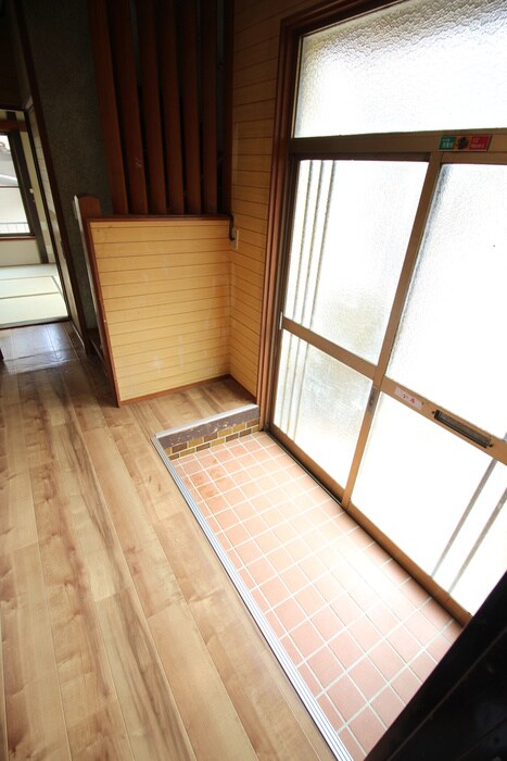 物件内観写真7　(玄関)