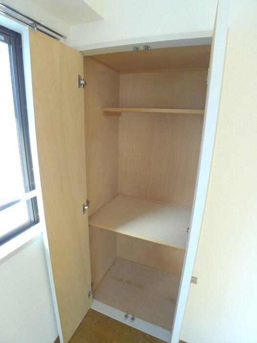 物件内観写真10　(収納)