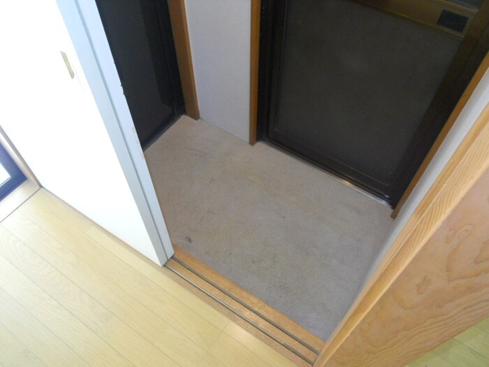 物件内観写真13　(玄関)