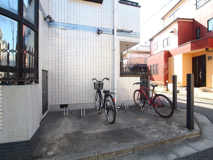 物件外観写真4　(駐輪場)