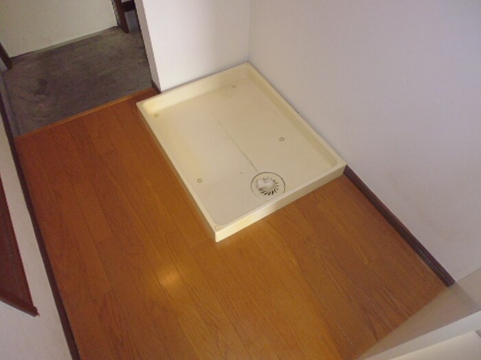 物件内観写真10　(洗濯機置場)