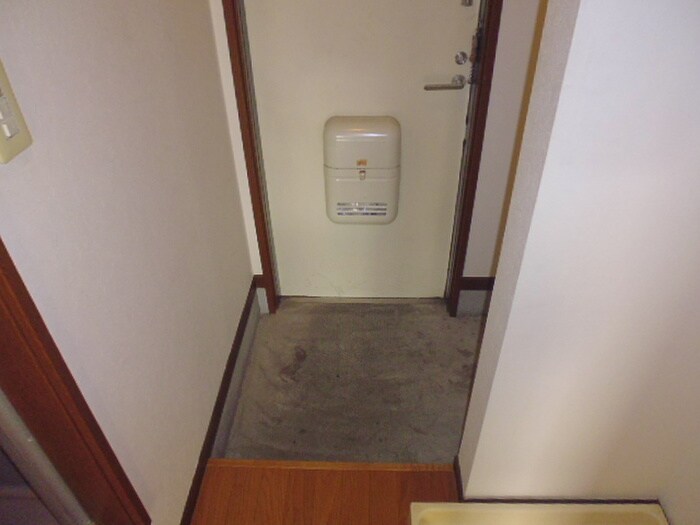 物件内観写真16　(玄関)