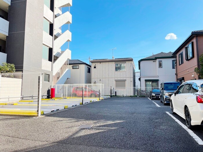 物件外観写真3　(駐車場)
