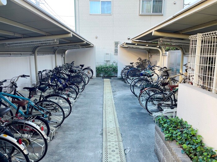 物件外観写真5　(駐輪場)