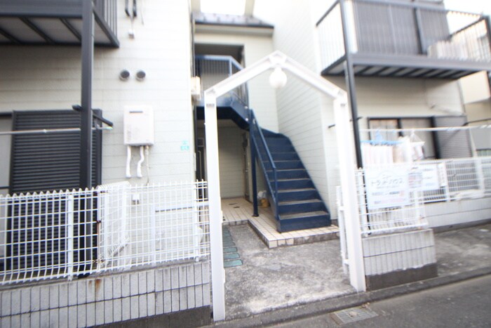 物件外観写真3　(エントランス部分)