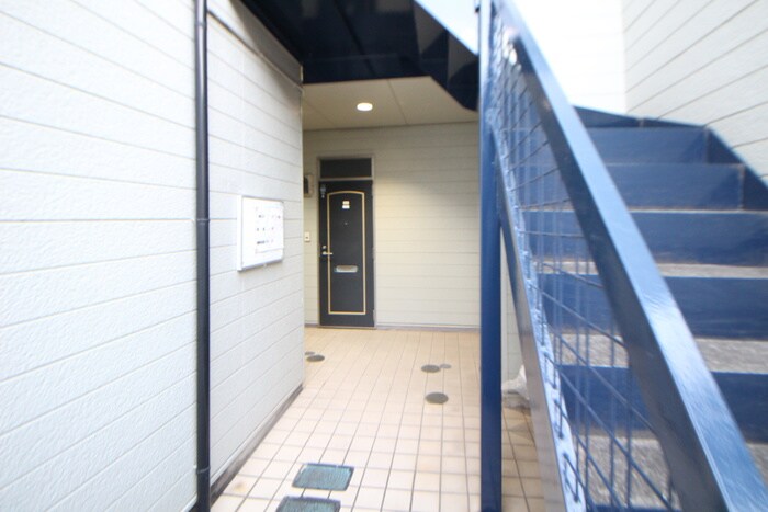 物件外観写真5　(エントランス部分)