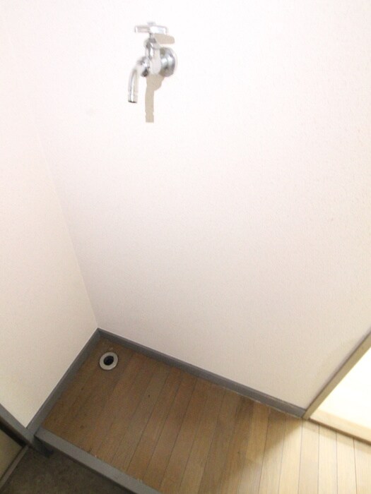 物件内観写真14　(洗濯機置場)