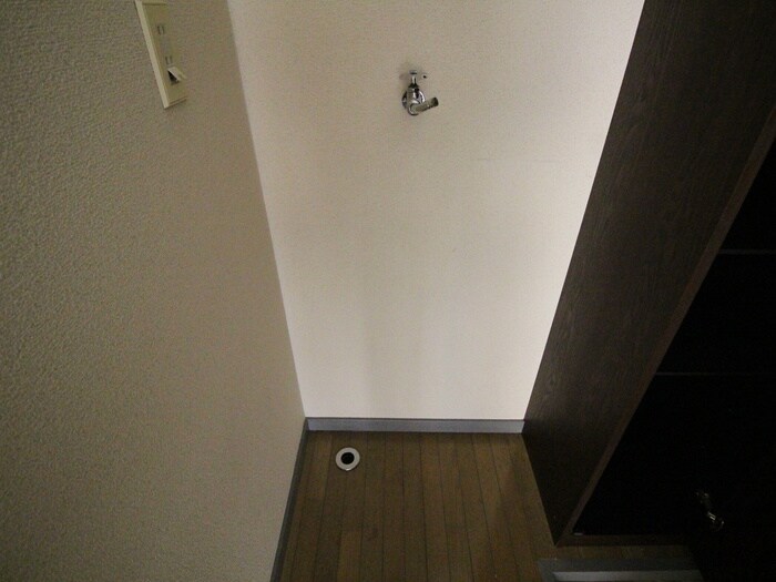 物件内観写真15　(洗濯機置場)