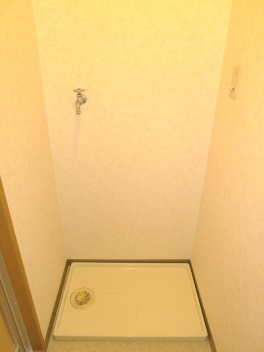 物件内観写真13　(洗濯機置場)