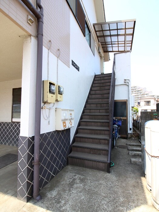 物件外観写真3　(エントランス部分)