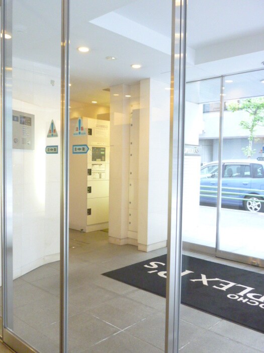 物件外観写真3　(エントランス部分)