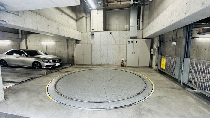 物件外観写真5　(駐車場)