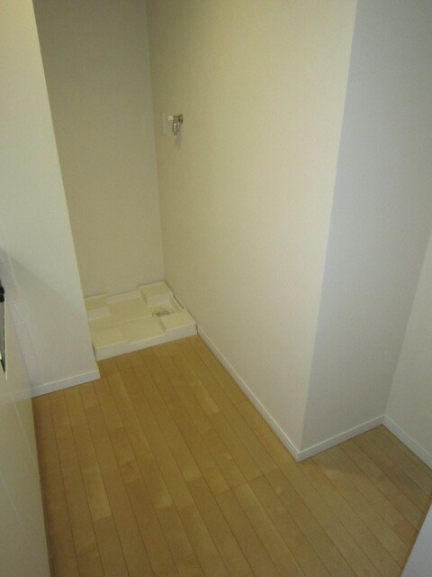 物件内観写真12　(洗濯機置場)