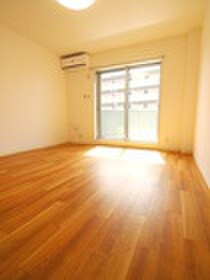 物件内観写真8　(室内からの展望)