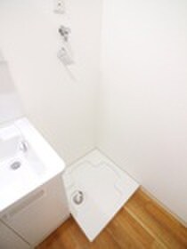 物件内観写真14　(洗濯機置場)