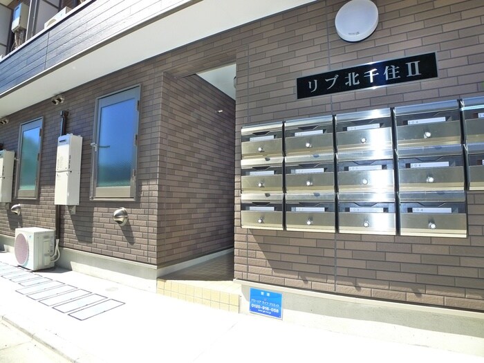 物件外観写真3　(エントランス部分)