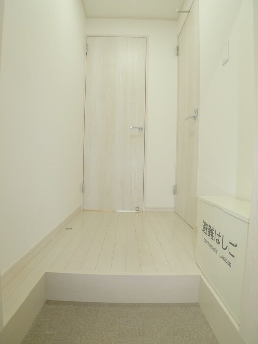 物件内観写真17　(玄関)