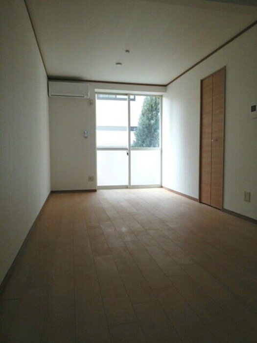 物件内観写真2　(居室)