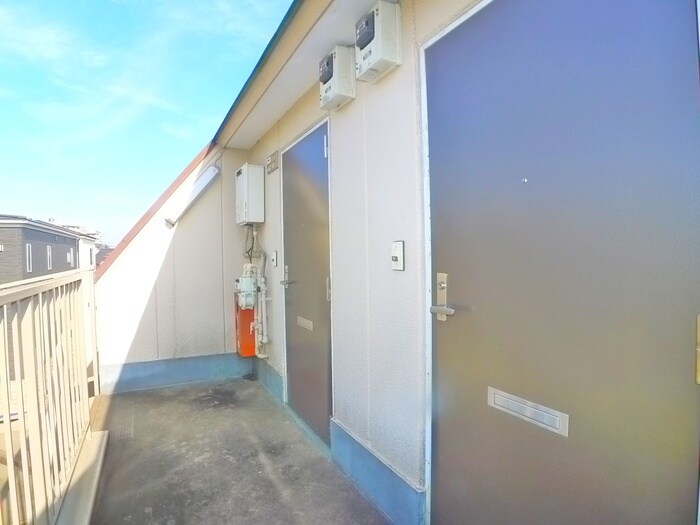 物件外観写真6　(エントランス部分)