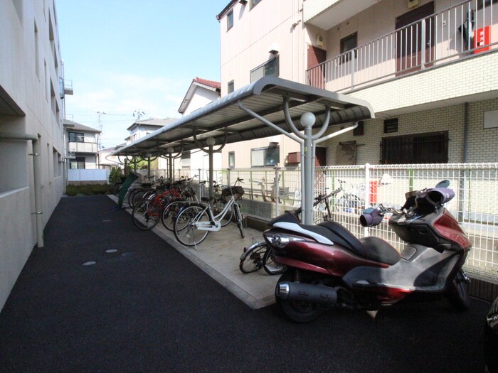 物件外観写真3　(駐輪場)