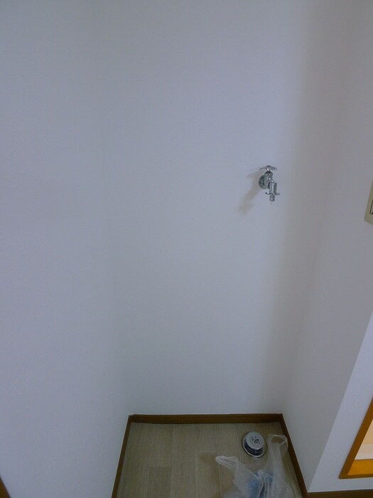 物件内観写真11　(洗濯機置場)