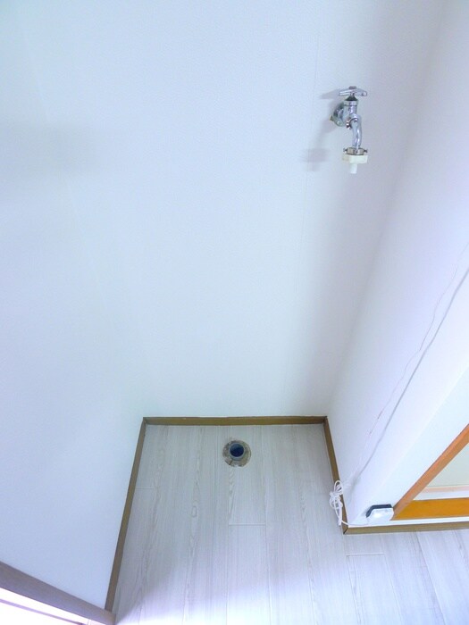 物件内観写真13　(洗濯機置場)