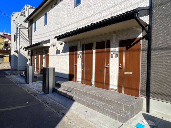 物件外観写真3　(エントランス部分)
