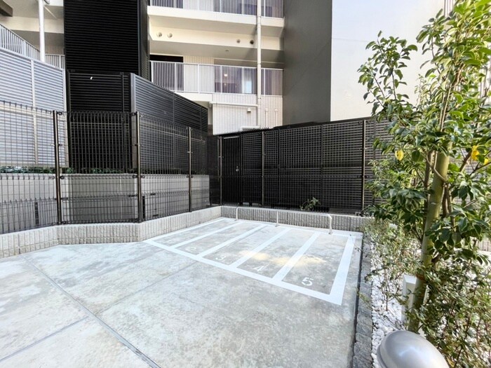 物件外観写真6　(バイク置き場)