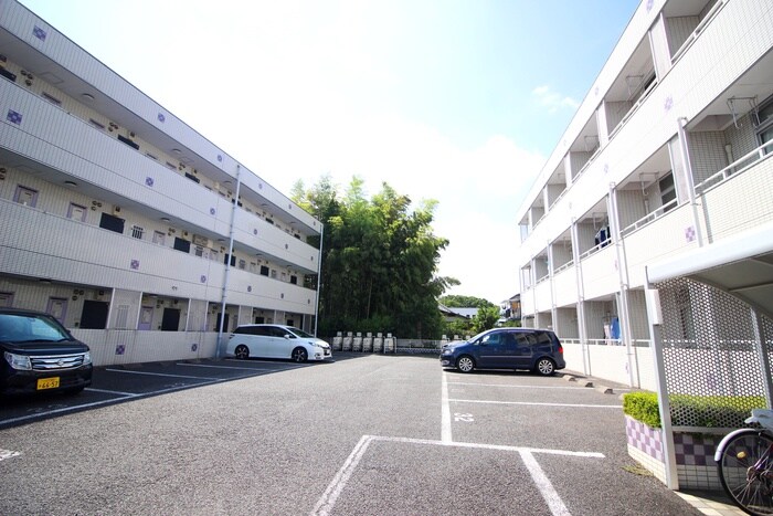 物件外観写真4　(駐車場)