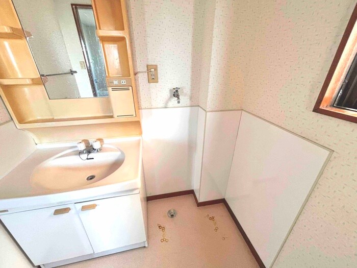 物件内観写真14　(洗濯機置場)