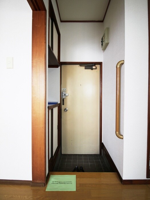 物件内観写真12　(玄関)