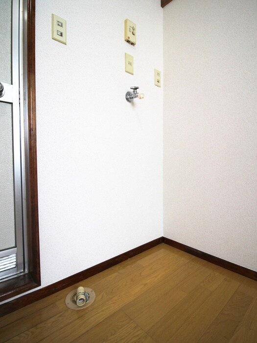 物件内観写真13　(洗濯機置場)