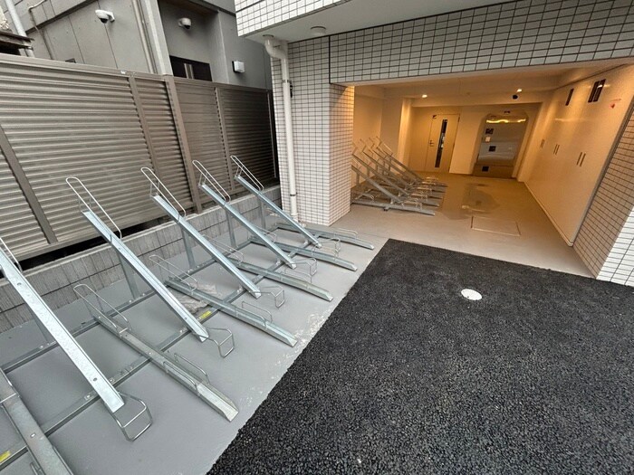 マーロ後楽園(1001)の駐輪場