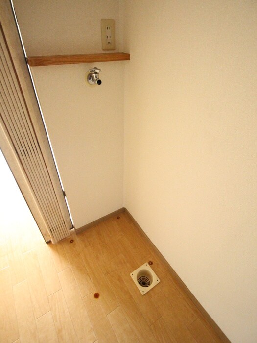 物件内観写真11　(洗濯機置場)