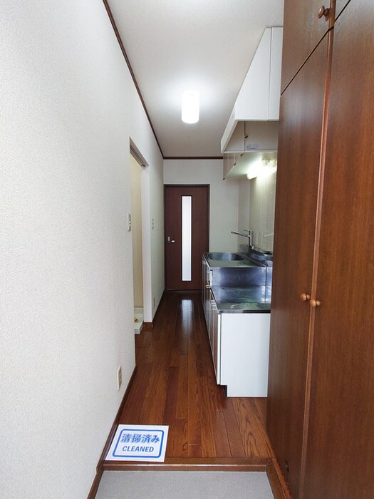 物件内観写真4　(玄関)