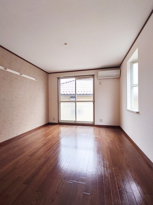 物件内観写真8　(室内からの展望)