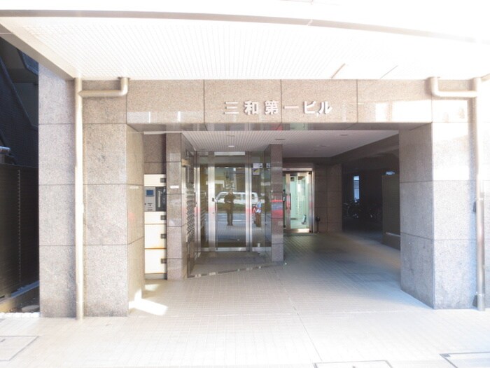 物件外観写真4　(エントランス部分)