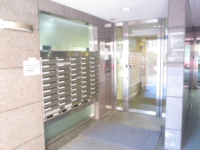 物件外観写真5　(エントランス部分)