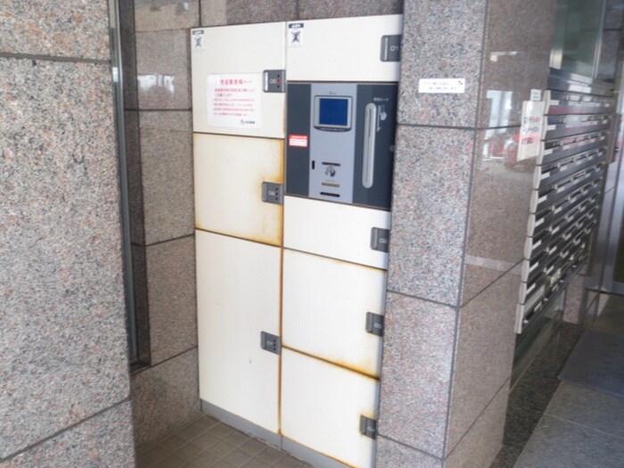 物件外観写真6　(エントランス部分)