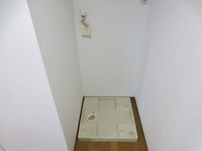 物件内観写真14　(洗濯機置場)