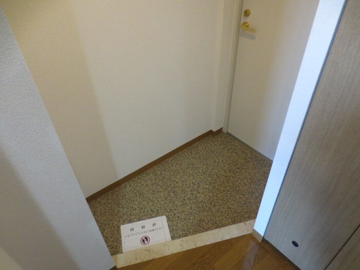 物件内観写真16　(玄関)