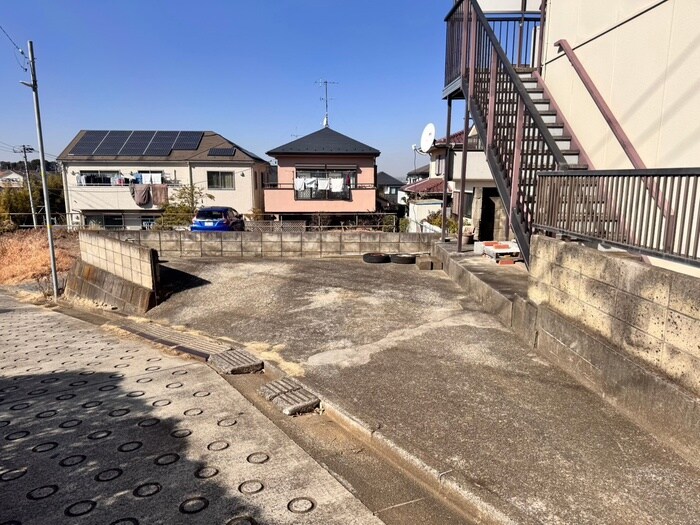 物件外観写真3　(駐車場)