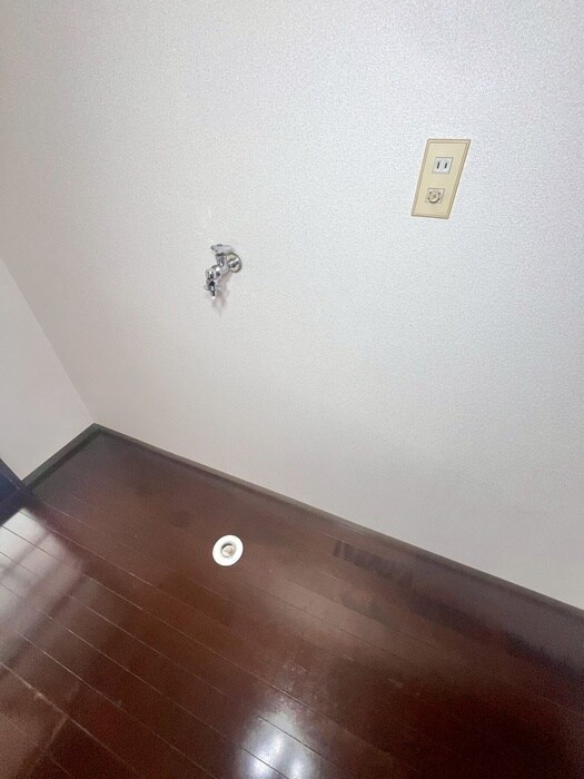 物件内観写真12　(洗濯機置場)