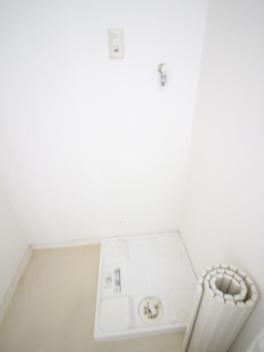 物件内観写真16　(洗濯機置場)