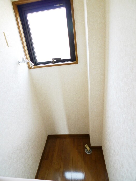 物件内観写真11　(洗濯機置場)