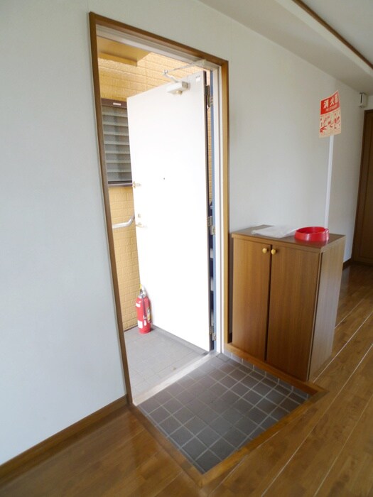 物件内観写真13　(玄関)